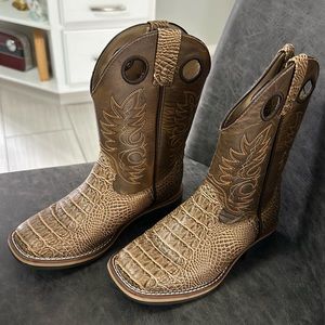 Boy’s size 1 cowboy boots, very good condition, from Texas. Only worn twice.
